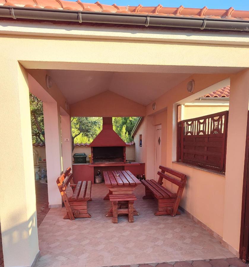 Edith'S Olive Garden Vir Exterior foto